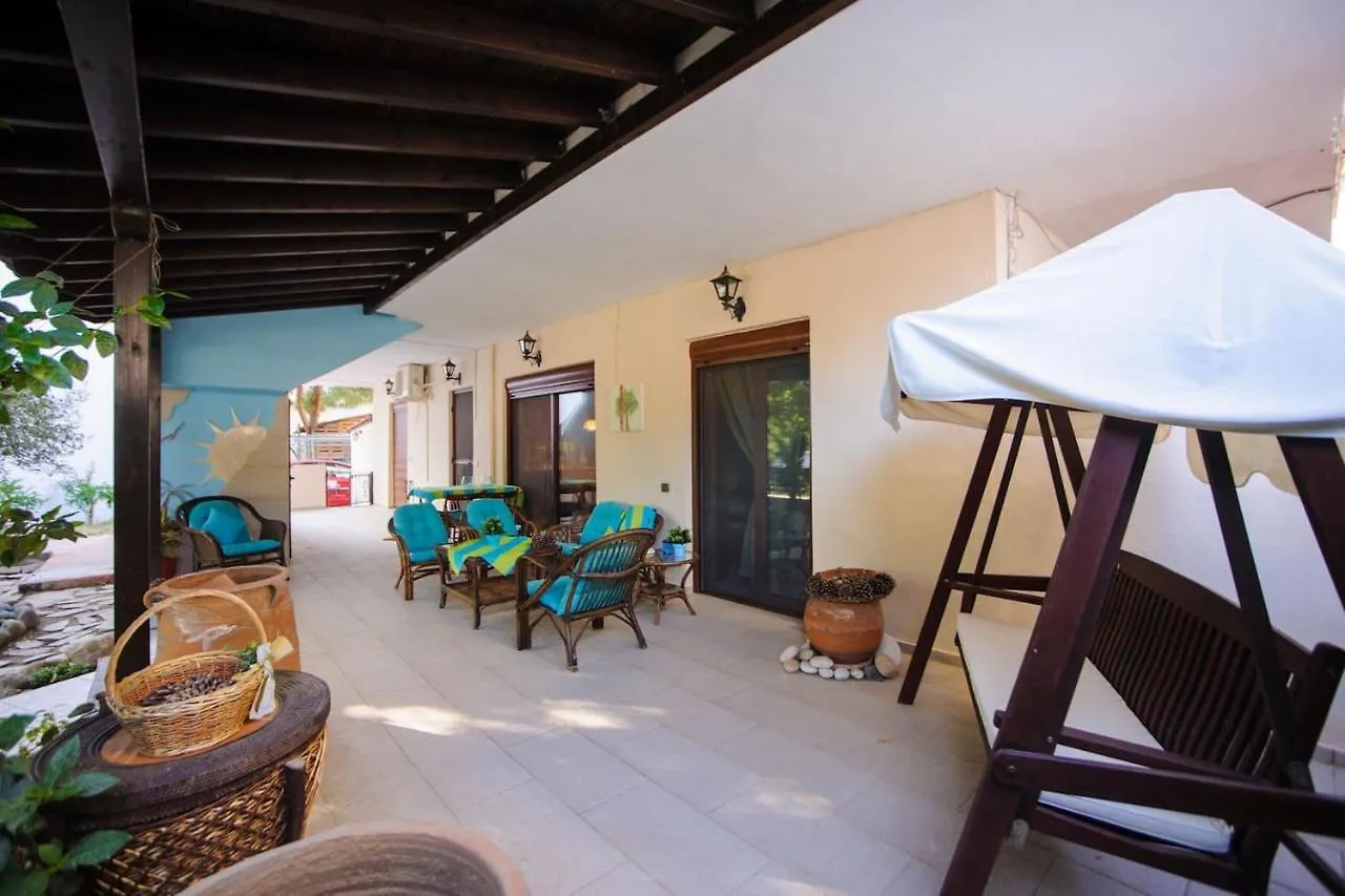 Beautiful Home With Exotic Garden At Peukoxori! Pefkochori Apartment