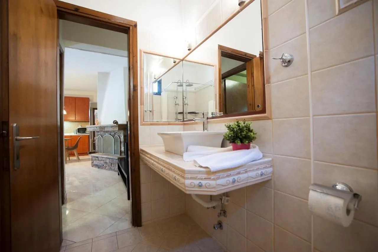 Beautiful Home With Exotic Garden At Peukoxori! Pefkochori Apartment