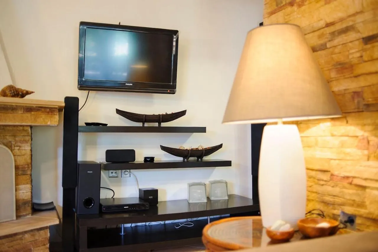 Beautiful Home With Exotic Garden At Peukoxori! Pefkochori Apartment
