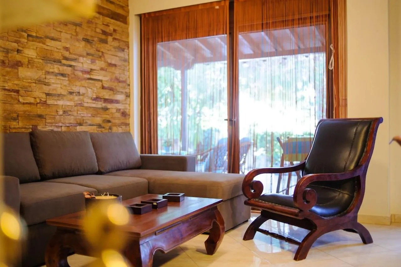 Apartment Beautiful Home With Exotic Garden At Peukoxori! Pefkochori