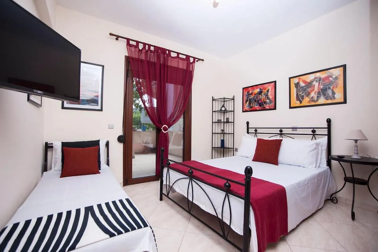 Beautiful Home With Exotic Garden At Peukoxori! Pefkochori