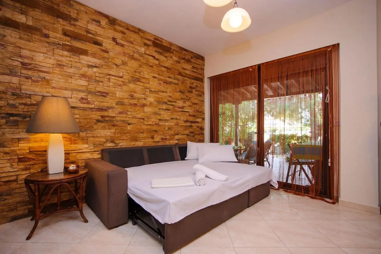 Apartment Beautiful Home With Exotic Garden At Peukoxori! Pefkochori