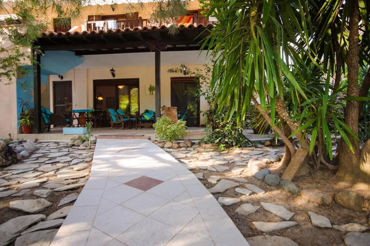 Beautiful Home With Exotic Garden At Peukoxori! Pefkochori Apartment
