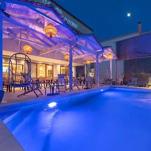 Adonis Apartmanhotel